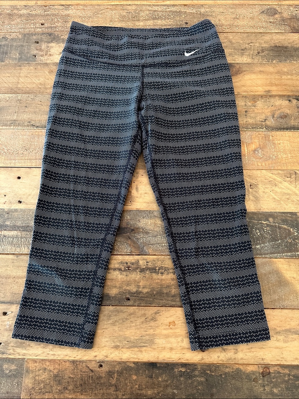 Nike Black & Gray Patterned Capri Leggings